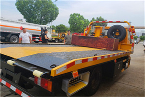 向阳区附近拖车电话号码服务